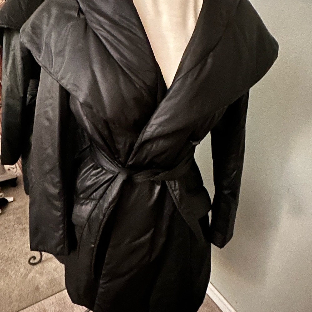 Stunning Mycra pak women’s rain coat with elegant wide collar with zip out hood.